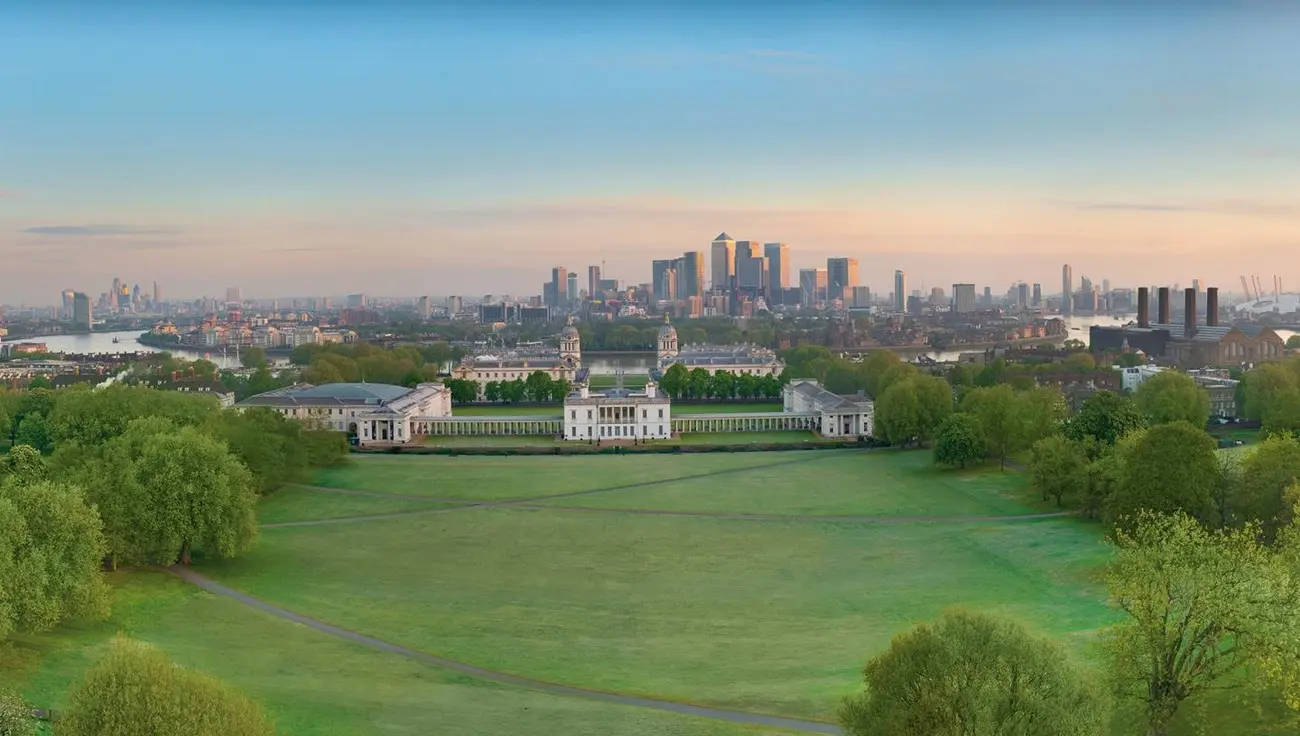 Panoramic view from Greenwich Park, one of the best Parks in London for views, showing the skyline